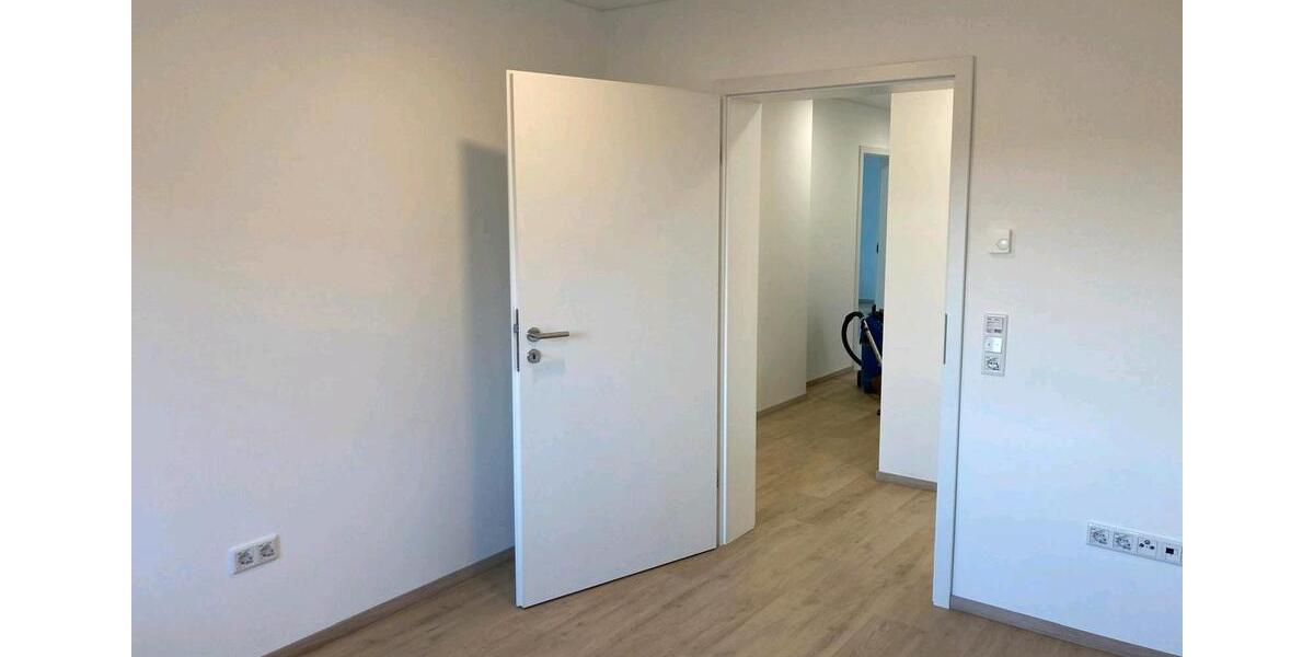 Erdgeschoßwohnung Sulzfeld - 4 Zimmer, 132 m&sup2;, 1.015&euro; | Angebot:26288314