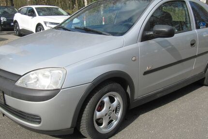 Opel Corsa 220.321 km 995 &euro; Schwalbach/Taunus 65824