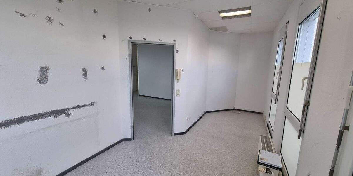 Gewerbeobjekt Karlsbad Langensteinbach - 4 Zimmer, 900&euro; | Angebot:23982178