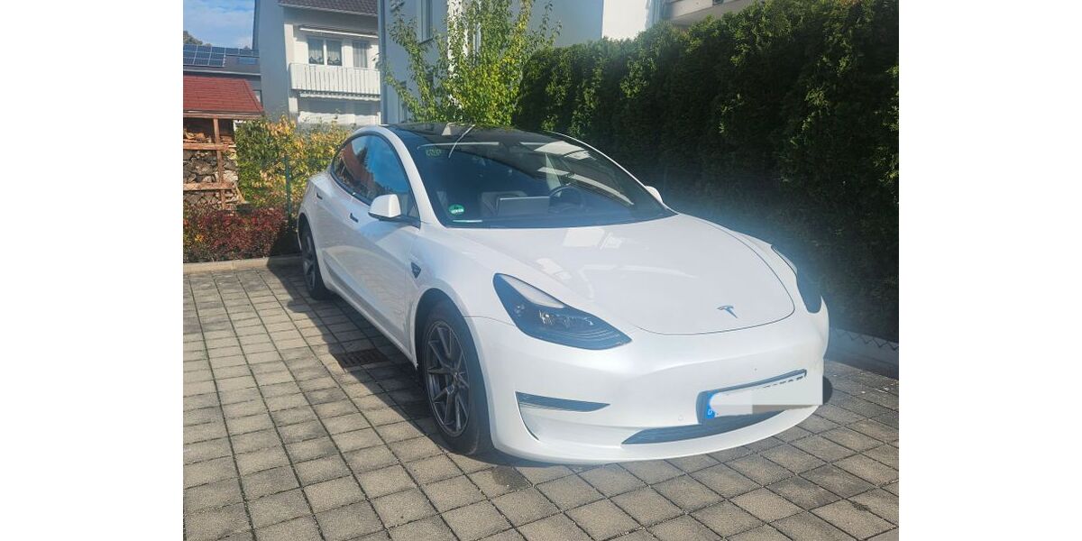 Tesla Model 3 63.000 km 28.900 &euro; München 81539