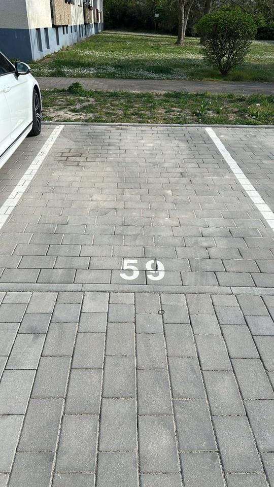 Parkplatz - Friedrich-Bassemir-Straße 5-9 - Oggersheim
