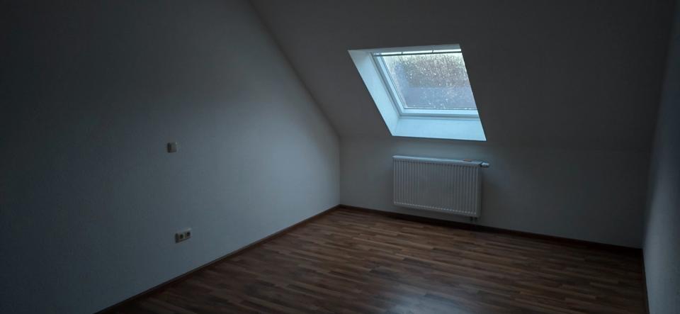 Dachgeschoßwohnung Zella-Mehlis Mehlis - 3 Zimmer, 70 m&sup2;, 490&euro; | Angebot:26564488