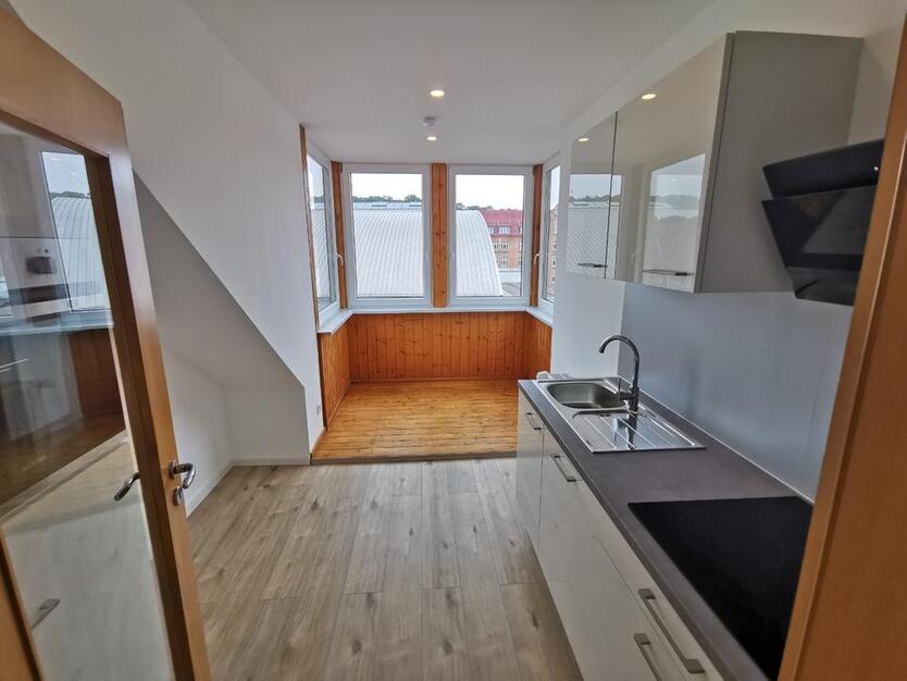 Sehr schöne 2 Raum Wohnung, zentrumsnah,Komplettsanierung mit EBK