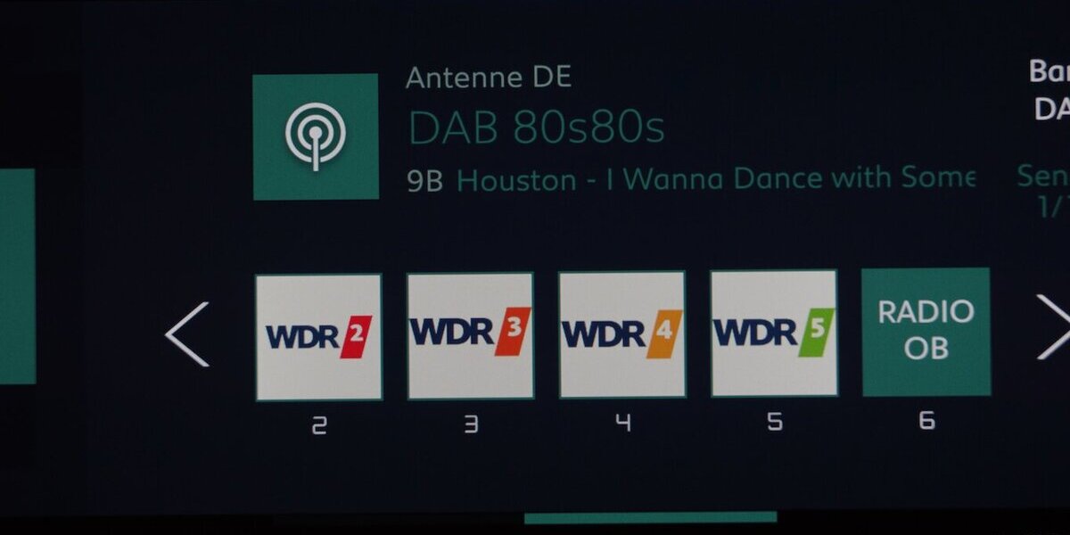 Citroen e-C4 e- 136 Shine 50 KWh LED CARPLAY 43.800 km 16.890 &euro; Lich 35423