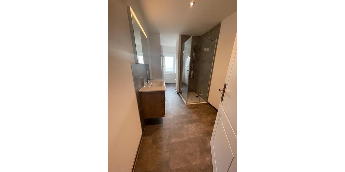 Etagenwohnung Döbeln - 6 Zimmer, 190 m&sup2;, 1.500&euro; | Angebot:26006170