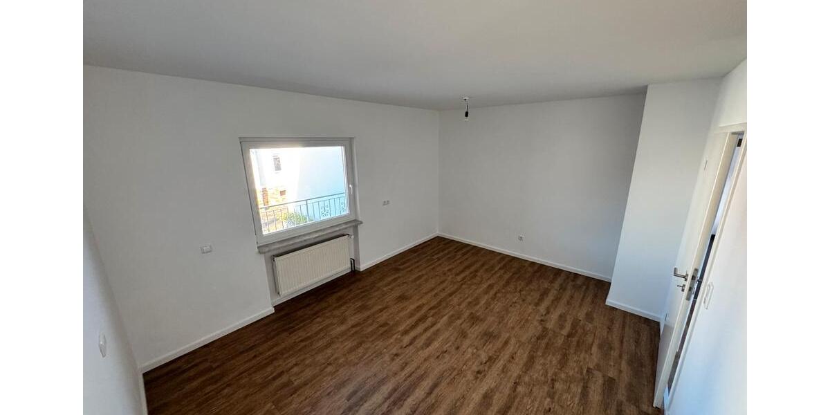 Etagenwohnung Schöneck - 5.5 Zimmer, 185 m&sup2;, 2.200&euro; | Angebot:24364463