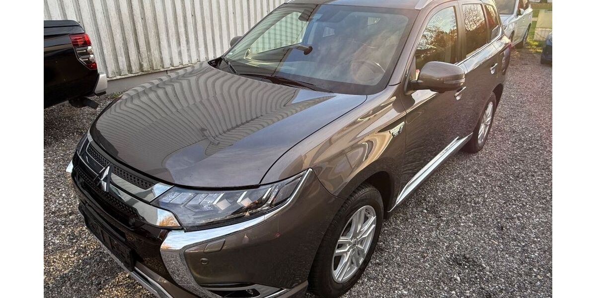 Mitsubishi Outlander 97.000 km 17.990 &euro; Ottenhofen 85570