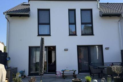 Haus Roßdorf - 4 Zimmer, 147 m&sup2;, 1.950&euro; | Angebot:26322953