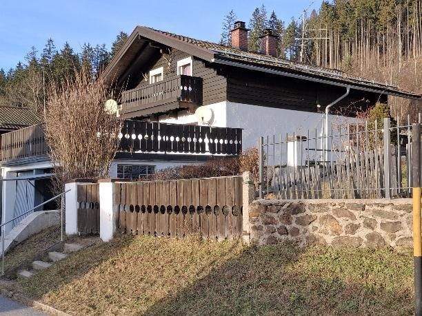 renovierungsbedürftiges, geräumiges Haus in herrlicher Waldrand- und Aussichtslage von Zwiesel 8 zimmer