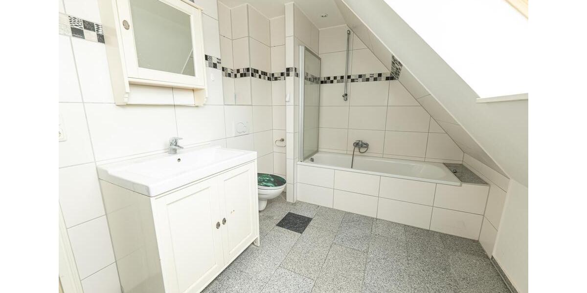 Dachgeschoßwohnung Drochtersen - 3.5 Zimmer, 76 m&sup2;, 798&euro; | Angebot:25268871