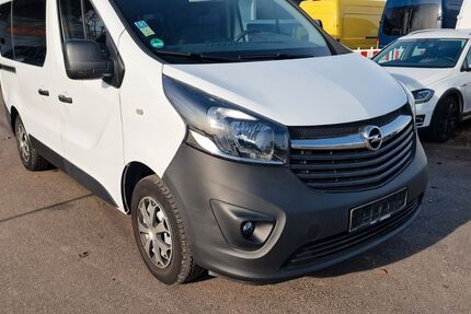 Opel Vivaro 174.456 km 11.900 &euro; Berlin 13055