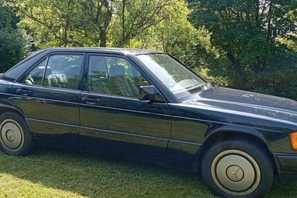 Mercedes-Benz 190 199.026 km 4.999 &euro; Ditzingen 71254