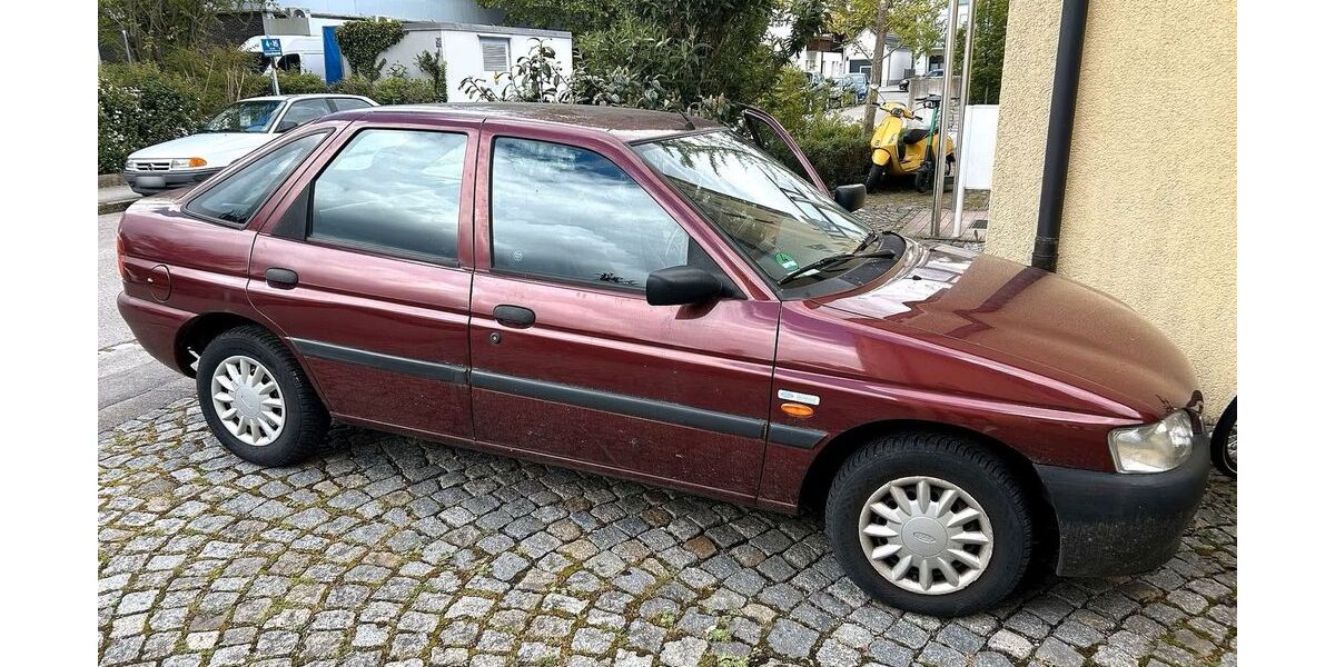 Ford Escort 56.000 km 2.490 &euro; München 81549