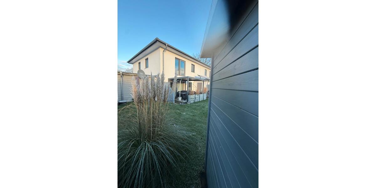 Moderne Doppelhaushälfte in zeitlosen Design - KfW 40 4 zimmer