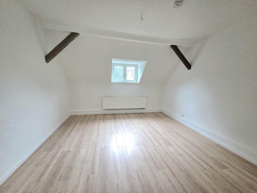 Schicke 3-Zimmer-Dachgeschoßwohnung in zentraler Lage von Stollberg!