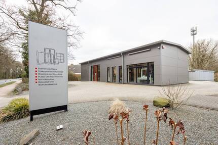 Modern leben und erfolgreich arbeiten - Stilvolles Wohnhaus mit vielseitiger Gewerbehalle- komplett vermietet- zu verkaufen zimmer