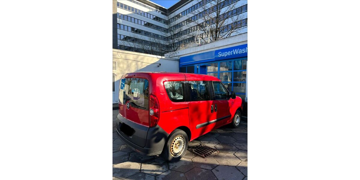 Opel Combo 106.000 km 7.800 &euro; München 80992