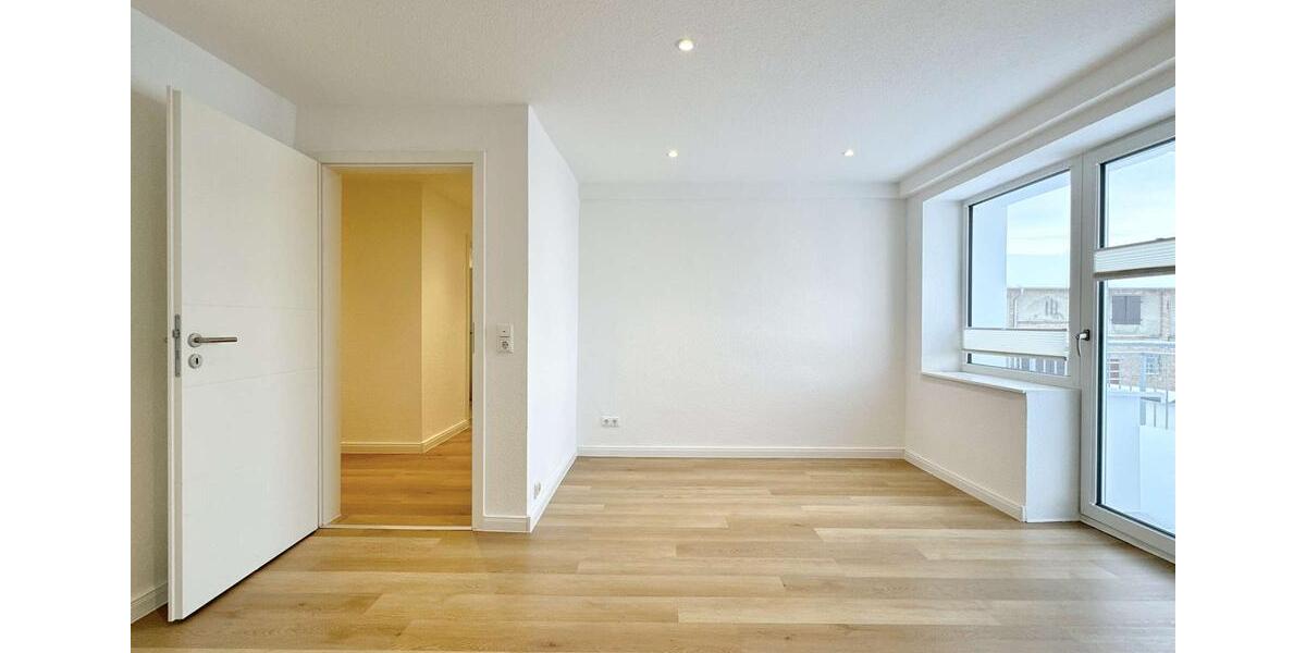 Hochwertig sanierte 3-Zi.-Whg. mit Einbauküche & großzügigem Balkon 3 zimmer