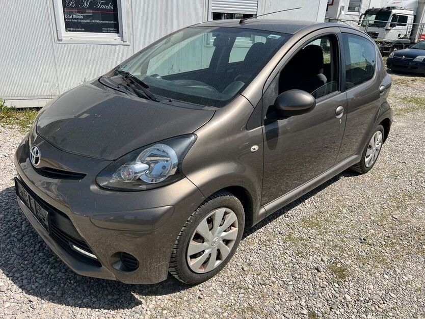 Aygo (X)