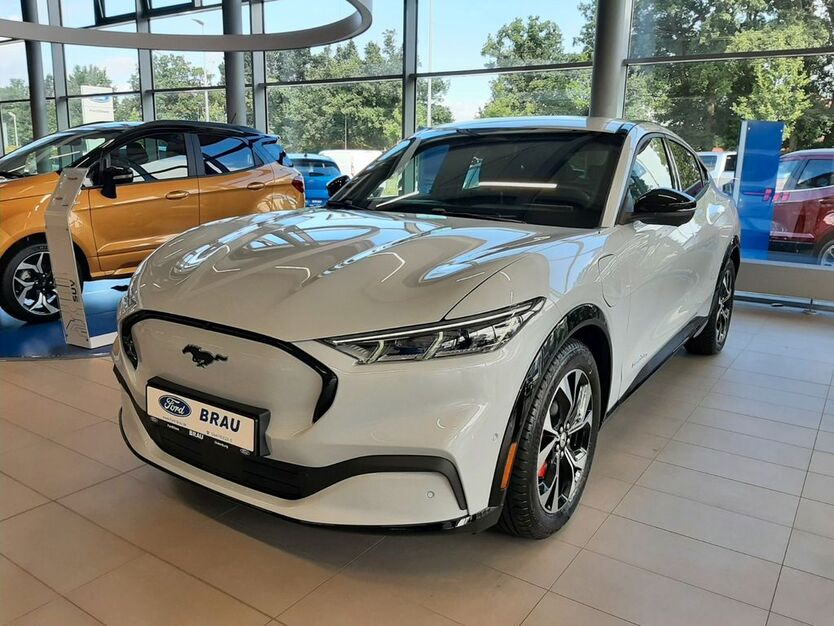 Ford Mustang Mach-E 54.999 km 33.990 € Oldenburg 26122