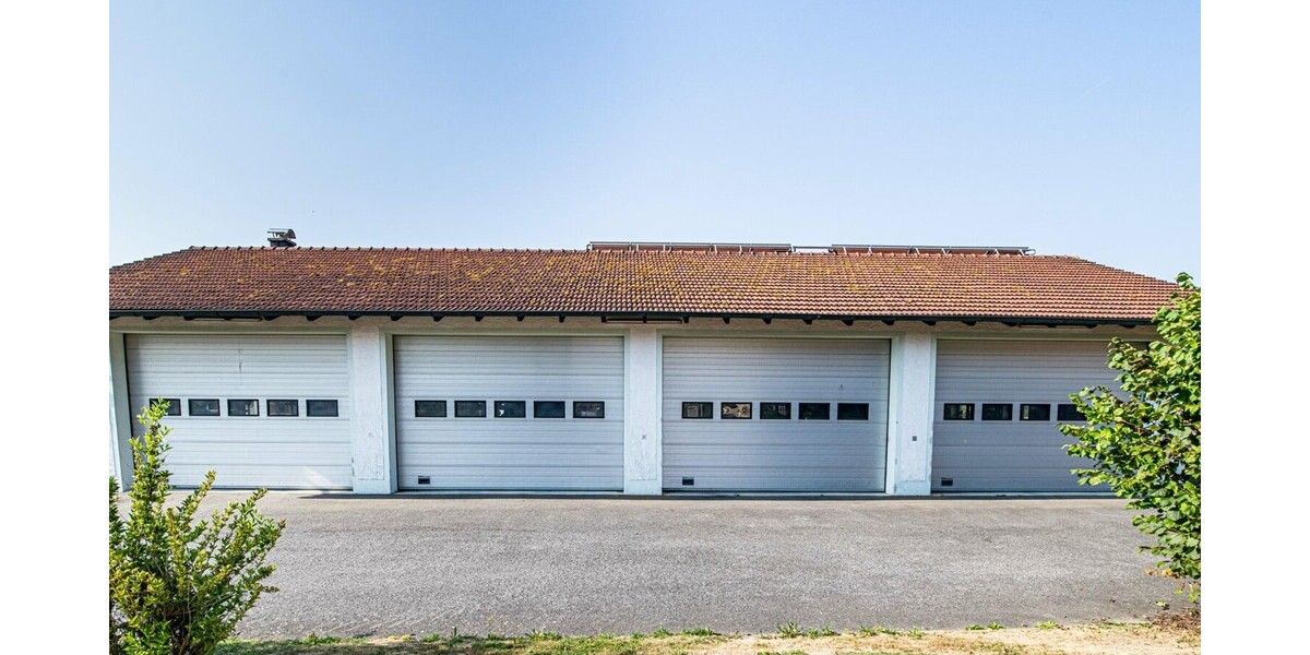 Exklusives Wohnanwesen mit 4.600 m² Grundstück, eigener Lagerhalle und nachhaltigem Energiekonzept - Einfamilienhaus Zandt / Harrling Harrling | Angebot:27171762