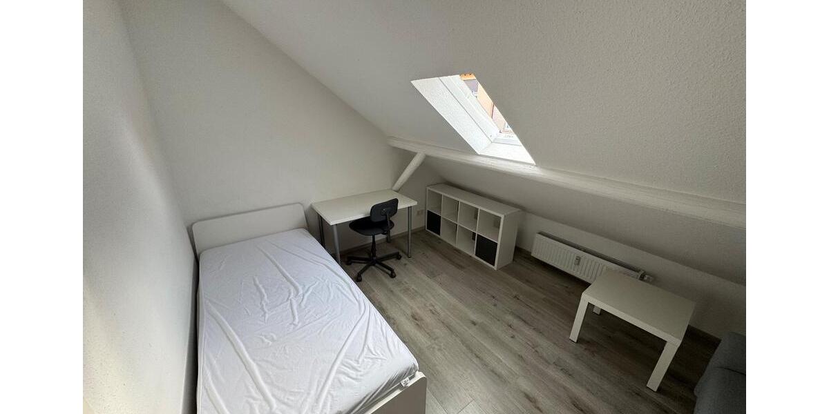 Dachgeschoßwohnung Mannheim Niederfeld - 1 Zimmer, 14 m&sup2;, 260&euro; | Angebot:26634510