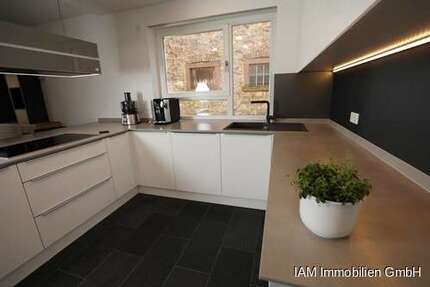 Haus Niederdorfelden - 7 Zimmer, 210 m&sup2;, 3.100&euro; | Angebot:24789103