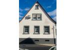 Einfamilienhaus mit Scheune und großem Garten in bester Lage