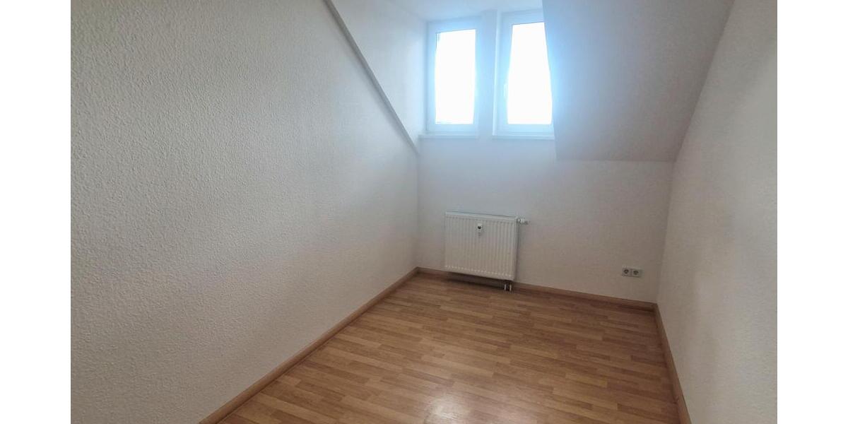 2 MONATE KALTMIETFREI! - gemütliche 3-Zimmer-Dachgeschoßwohnung-nahe Sachsenallee 3 zimmer
