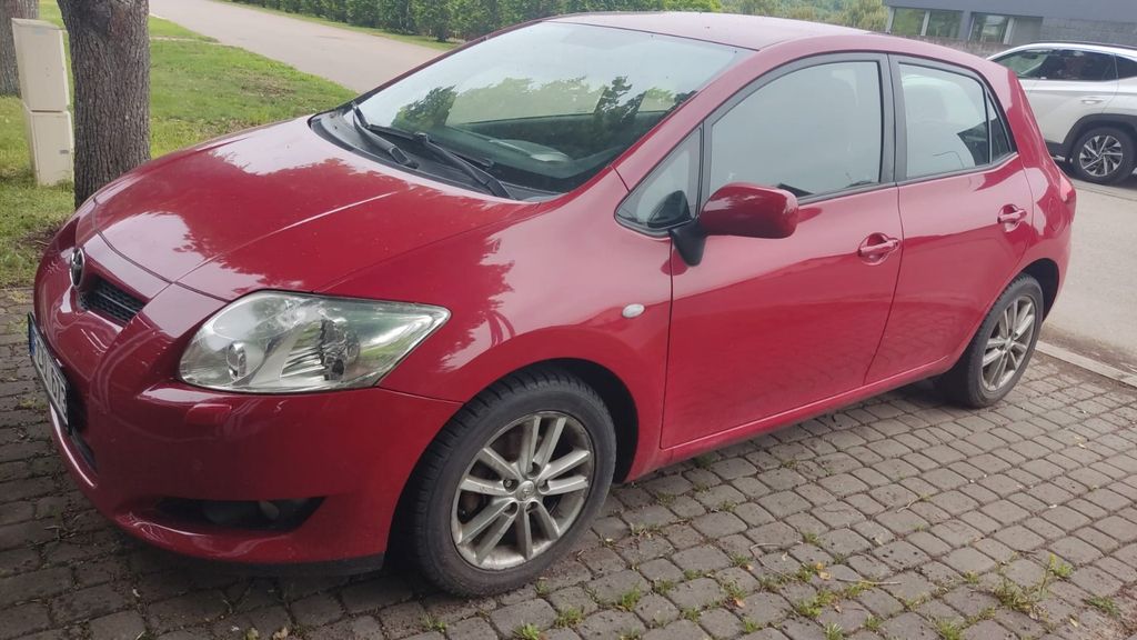 Toyota Auris 92.000 km 6.800 &euro; Königswinter 53639