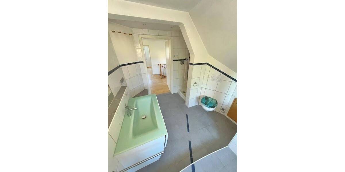 Einfamilienhaus Sankt Georgen im Schwarzwald Stadtgebiet - 7 Zimmer, 200 m&sup2;, 356.000&euro; | Angebot:26787023