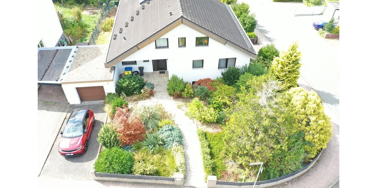 freistehendes EFH mit Garage und separater Einliegerwohnung 9 zimmer