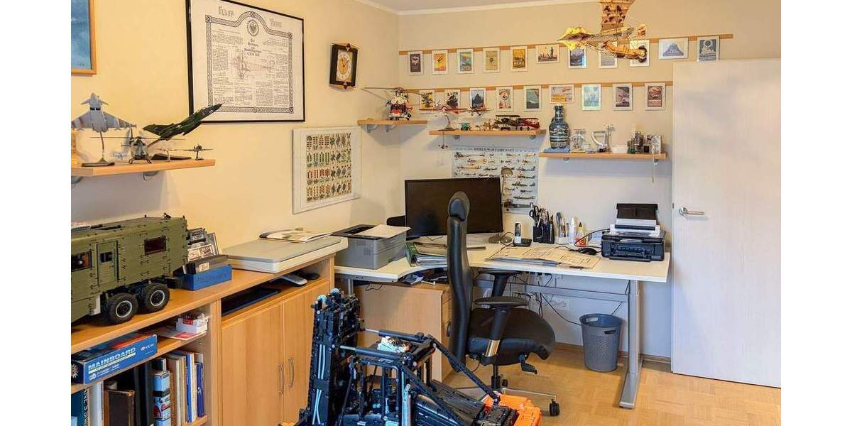 *RESERVIERT* Repräsentativer Flachdach-Bungalow in hervorragendem Zustand mit uneinsehbarem Grundstück und Garage! 5 zimmer