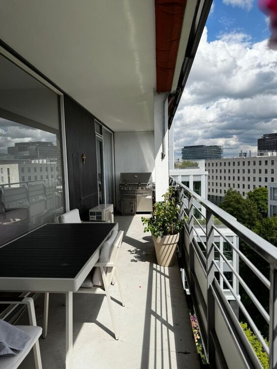 Provisionsfrei* Stilvolle 4-Zimmer Eigentumswohnung mit dem Blick über die Dächer von Düsseldorf-Golzheim