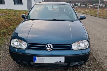 VW Golf 205.000 km 2.450 &euro; Mücke 35325
