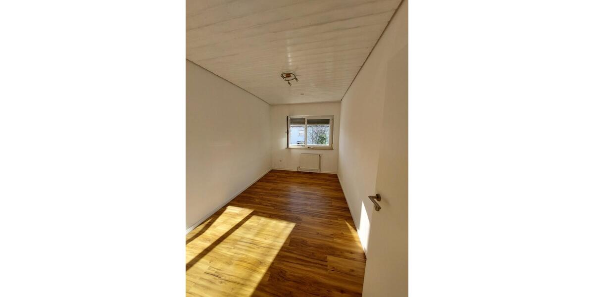 Reiheneckhaus mit großem Garten und Garage 5 zimmer