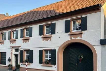 Sanierter Fachwerktraum mit EinliegerWohnung und großem Garten in Schwalmtal