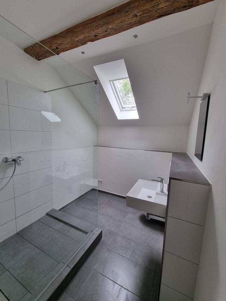 Zentral in Himmelpforten -Bad neu -12qm Balkon- Neuer Fußboden