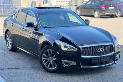 INFINITI Q70