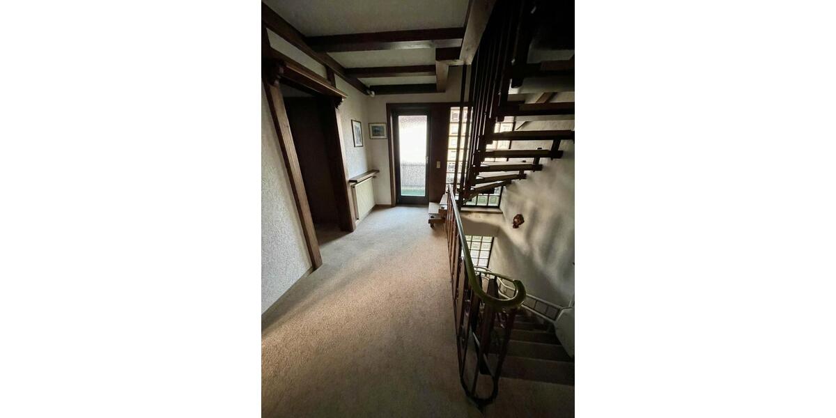Einfamilienhaus Neustadt bei Coburg - 8 Zimmer, 235 m&sup2;, 1.550&euro; | Angebot:26480767