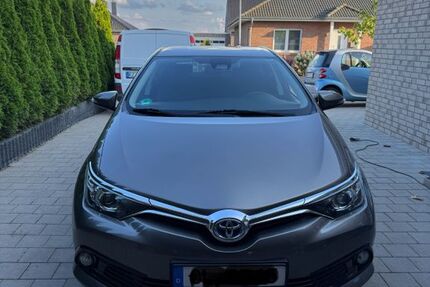 Toyota Auris 134.500 km 13.500 &euro; Ganderkesee 27777