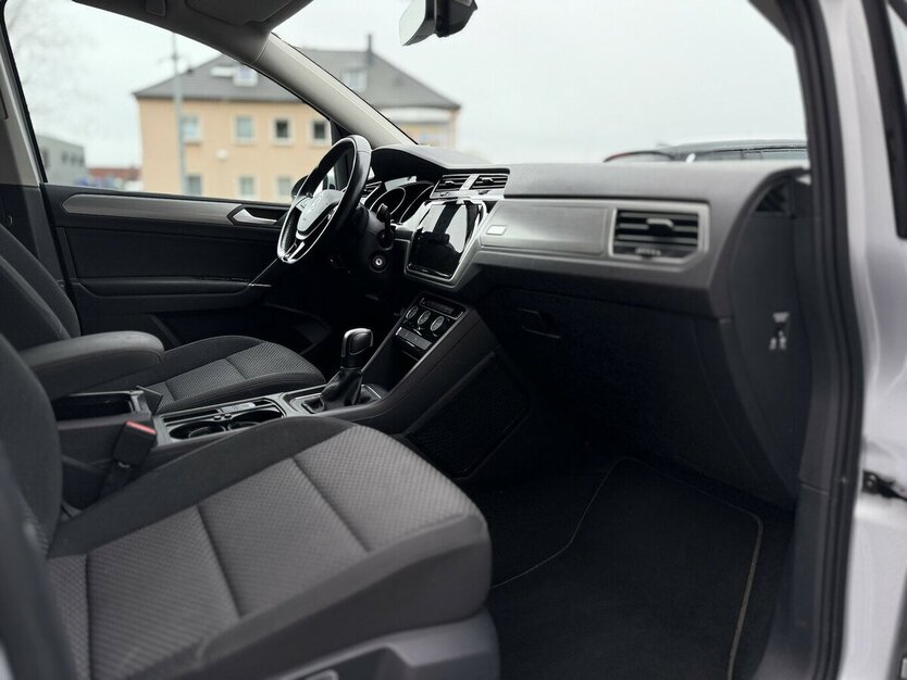 VW Touran 7-Sitze/Discover Pro/ACC/AHK/Automatik 110.000 km 24.490 € Mönchengladbach 41066