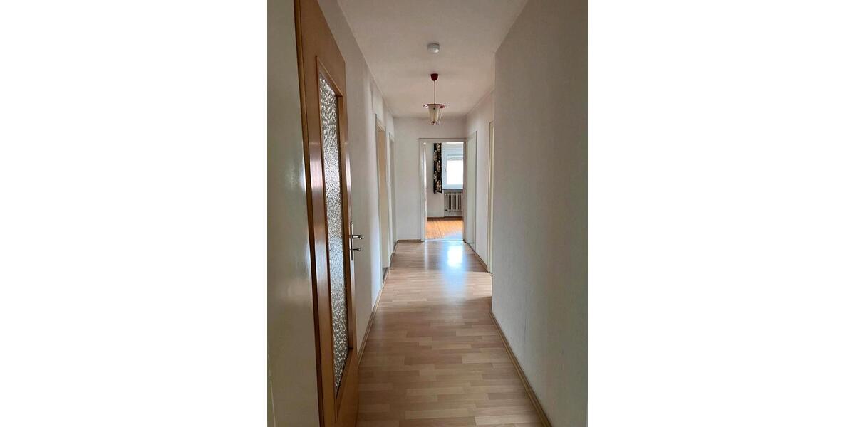 Einfamilienhaus Hagenbüchach - 9 Zimmer, 140 m&sup2;, 950&euro; | Angebot:26048197