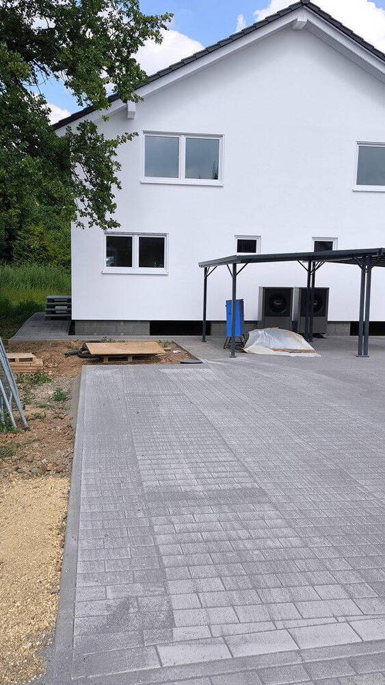 Einzugsfertig! NEUBAU! Idyllisch am Bach! Eine Doppelhaushälfte!