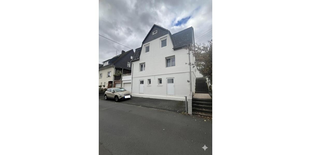 Renoviertes Zweifamilienhaus 4 zimmer