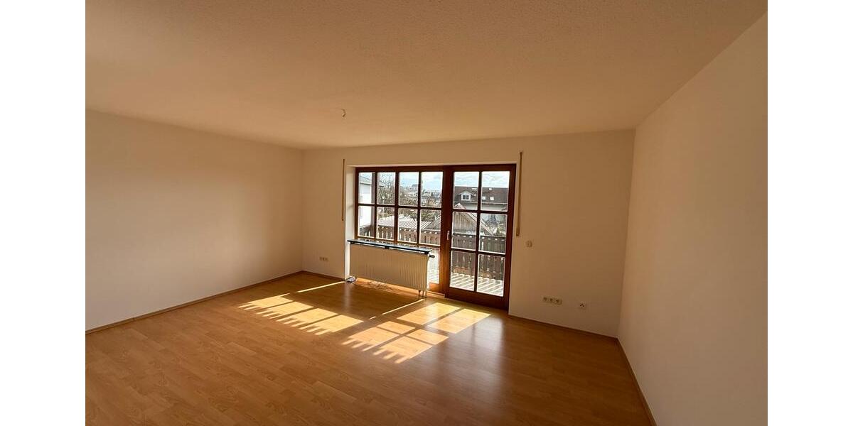 Etagenwohnung Schöllnach - 3 Zimmer, 72 m&sup2;, 650&euro; | Angebot:25546040