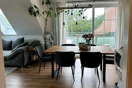 Schöne 4 Zimmer LandhausWohnung, Balkon, Garten, Küche