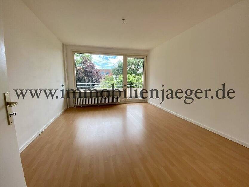 Fußnähe AEZ Poppenbüttel - ruhige Wohnung mit großen Balkon - ruhige Lage nur zum Garten, Fahrstuhl