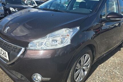 Peugeot 208 105.000 km 4.990 &euro; Taucha 04425