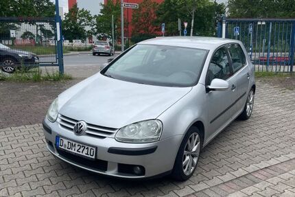 VW Golf 239.900 km 2.800 &euro; Düsseldorf 40599